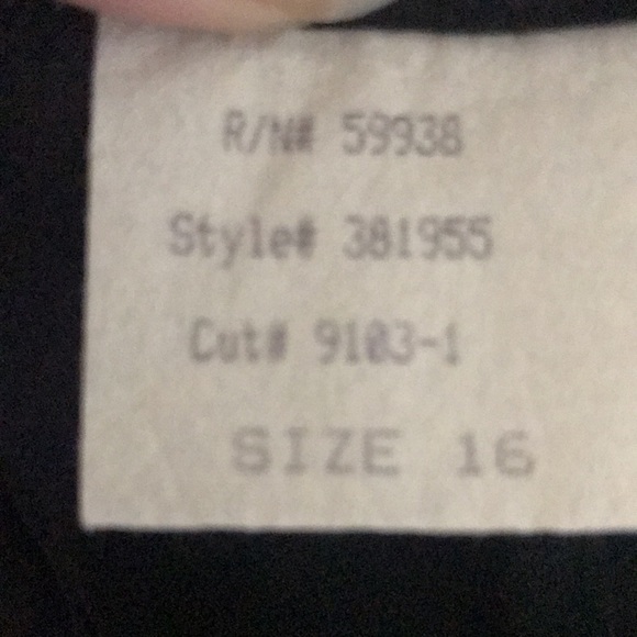 Button blouse w/ tie front detail - Picture 7 of 8